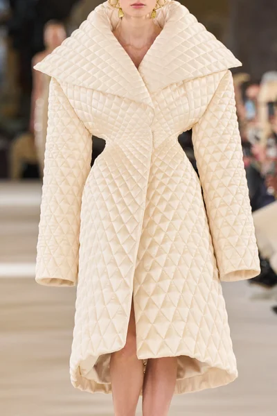 Look 10